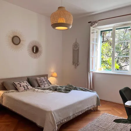 Cozy Bohemian 2 Mins From The Beach Split